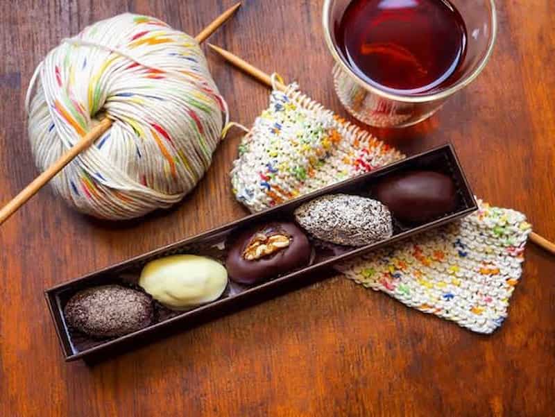 تصویر 1 از خرما شکلاتی با مغز بادام مناسب پذیرایی شیک